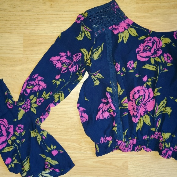 3 for $15 / Express • Cropped Floral Blouse with Flowy Sleeves - Picture 2 of 5